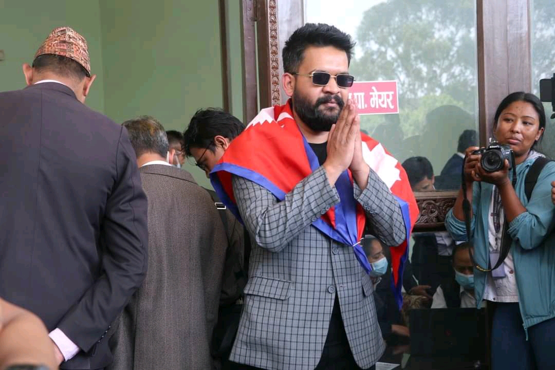 बालेन शाहद्वारा काठमाण्डाै महानगरकाे मेयरमा उम्मेदवारी दर्ता