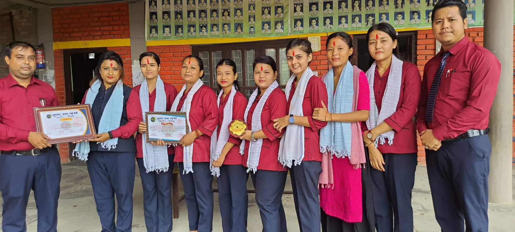 कार्यक्रममा  दोस्रो तथा उत्कृष्ट प्रस्तुती दिने शिक्षिकाहरु लाई सम्मान