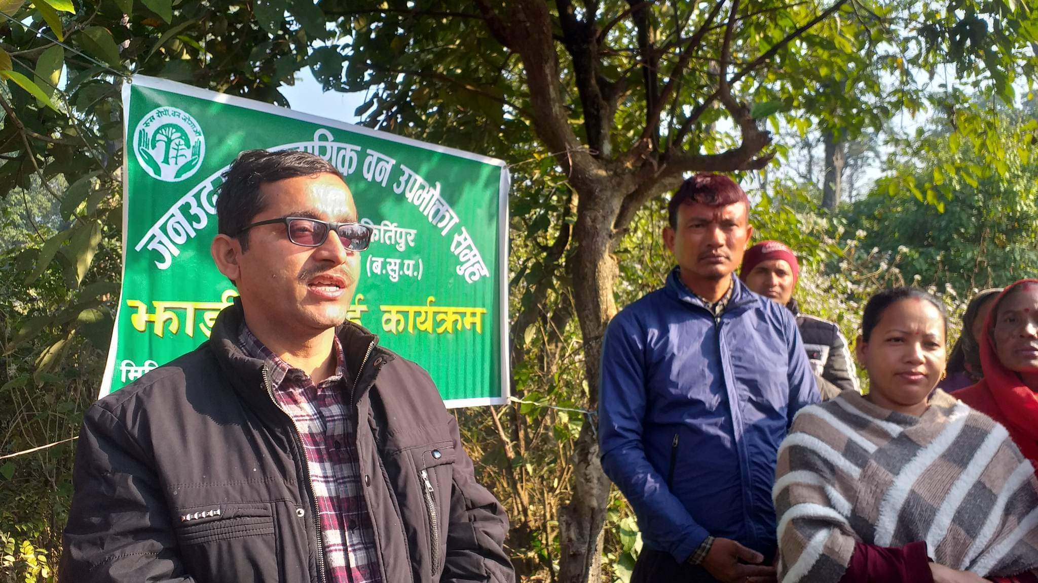 जनउदय सामुदायिक बनद्धारा आफ्नो बन क्षेत्रको झाडी सफाई कार्यक्रम सुरु, २ सय बढिको सहभागीता