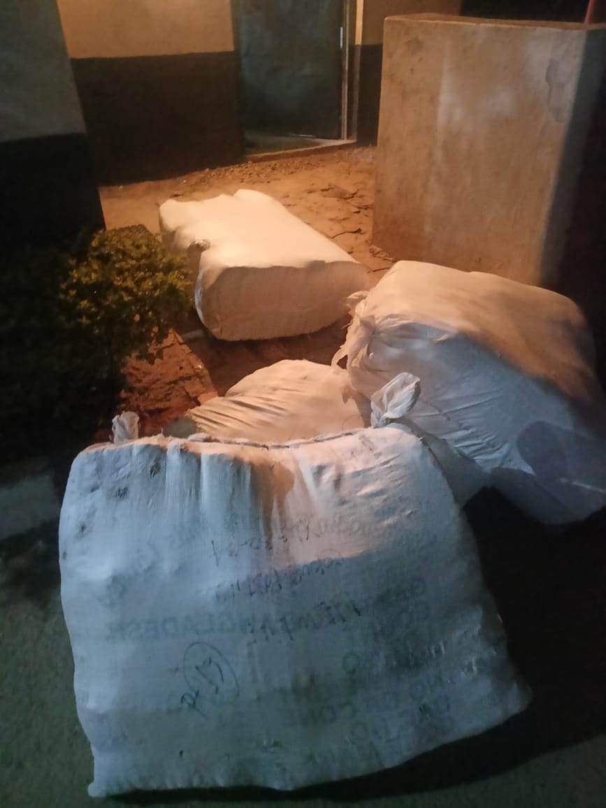 ३ लाख भन्दा बढि मुल्यकाे सामान तथा कपडा बरामद