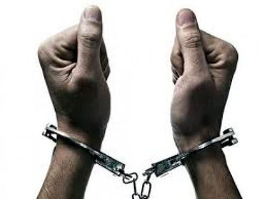 बालकलाई कोठामा थुनी मुन्द्रा लुटेको आरोपमा दुई जना पक्राउ