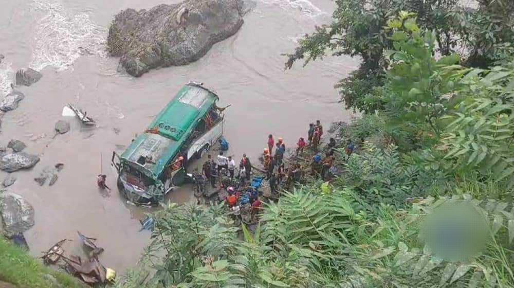 त्रिशूलीमा बस खस्दा ९ जनाको मृत्यु / ८ घाइते