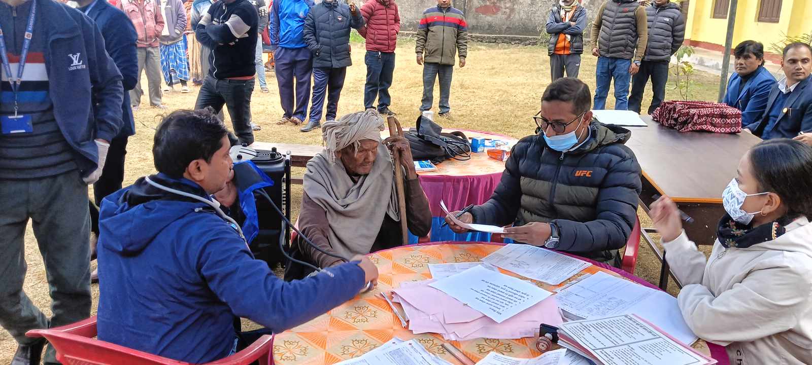 रामग्रामको जोकवारमा निशुल्क बृहत स्वास्थ्य शिविर ६ सय जना लिए सेवा