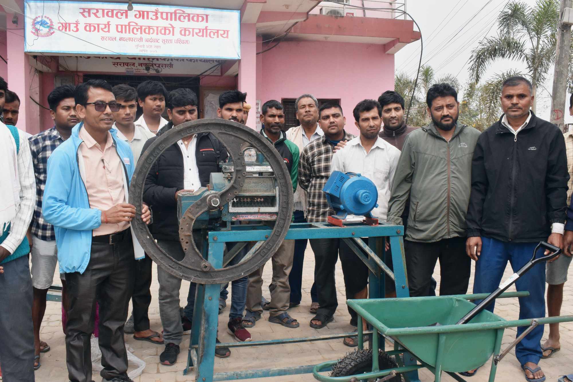 सरावल गाउँपालिकाद्वारा अनुदानमा कृषि सामाग्री हस्तान्तरण