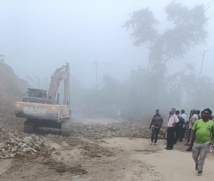 बर्दघाट दाउन्ने सडकखण्ड भाेलिसम्मका लागि बन्द