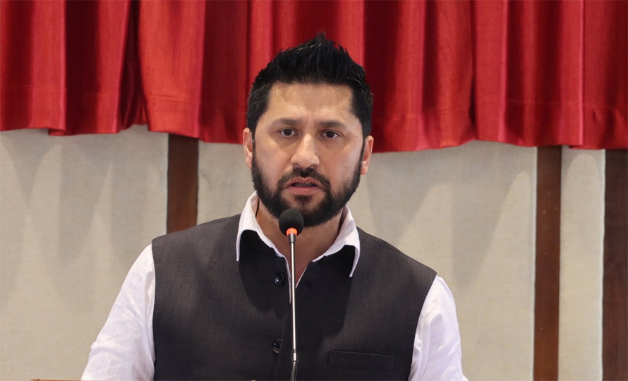 रविकाे टिप्पणी– ‘नयाँ पुस्तालाई सक्काउने नियत देखियो’