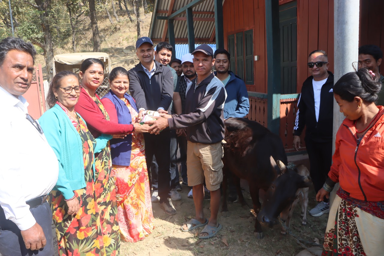 तेह्र सय पशुपक्षिंको उपचार तथा औषधी वितरण