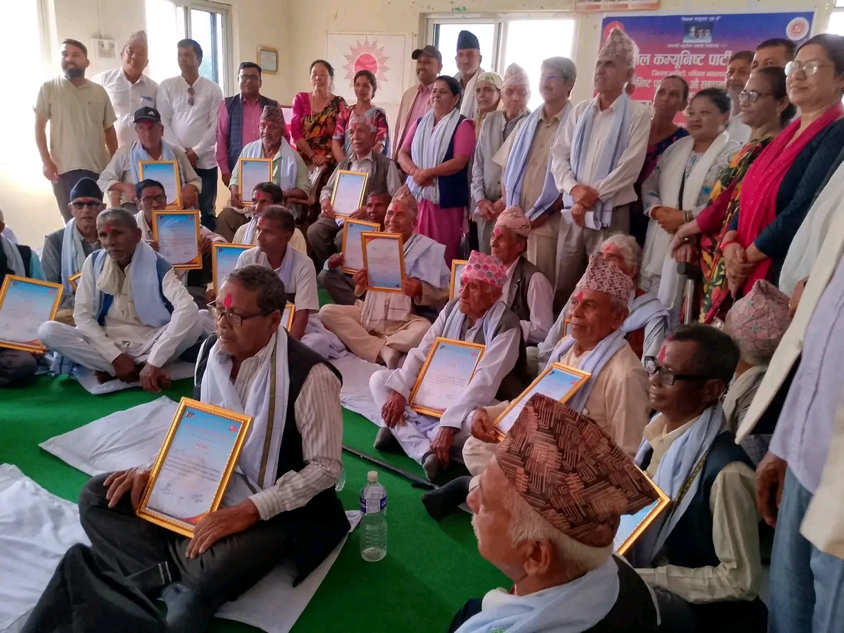 एमाले नवलपरासीद्वारा ५१ जना सक्रिय सदस्य सम्मानित
