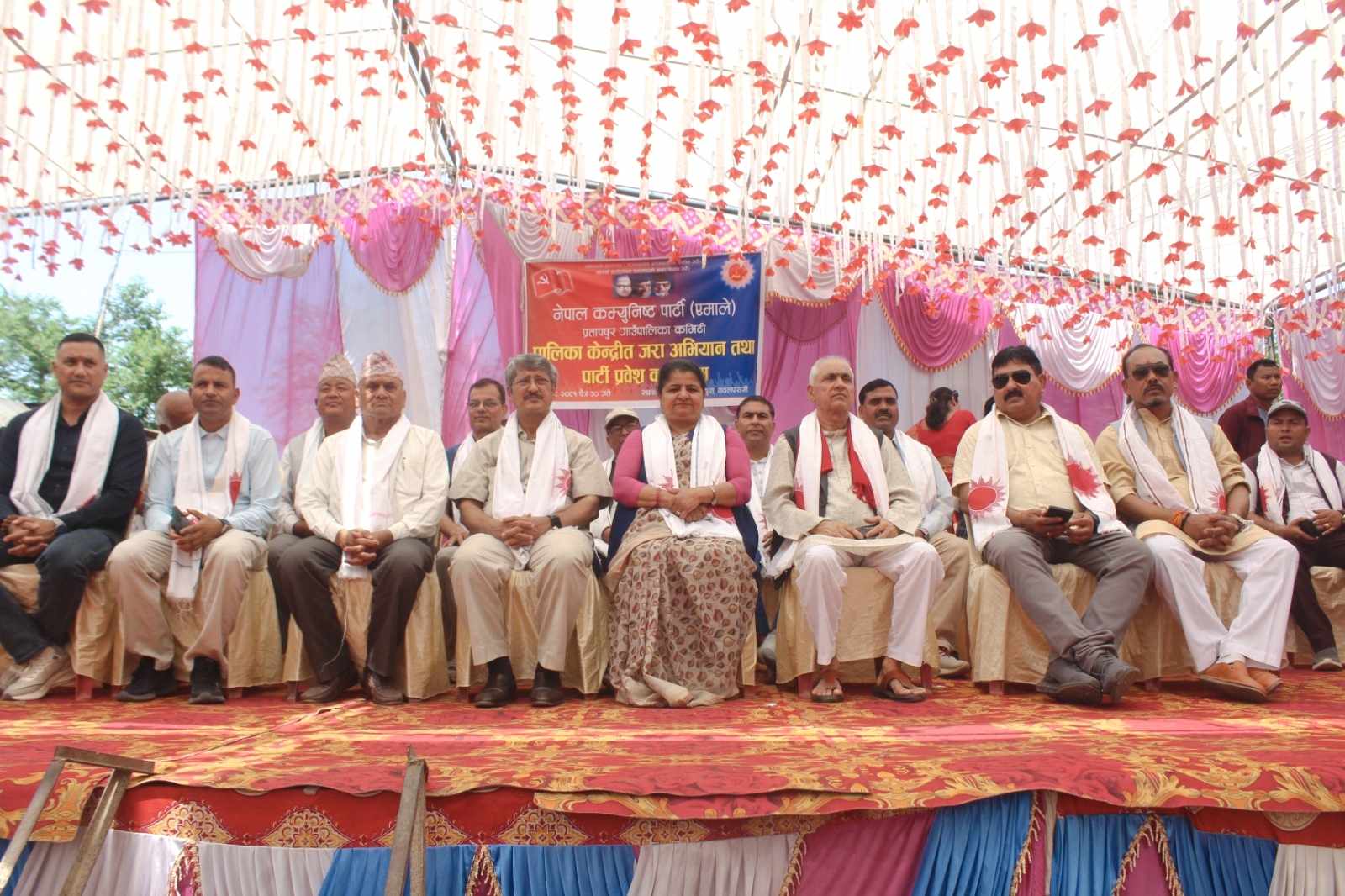 प्रतापपुरमा २७५ जना एकैपटक नेकपा एमालेमा प्रवेश