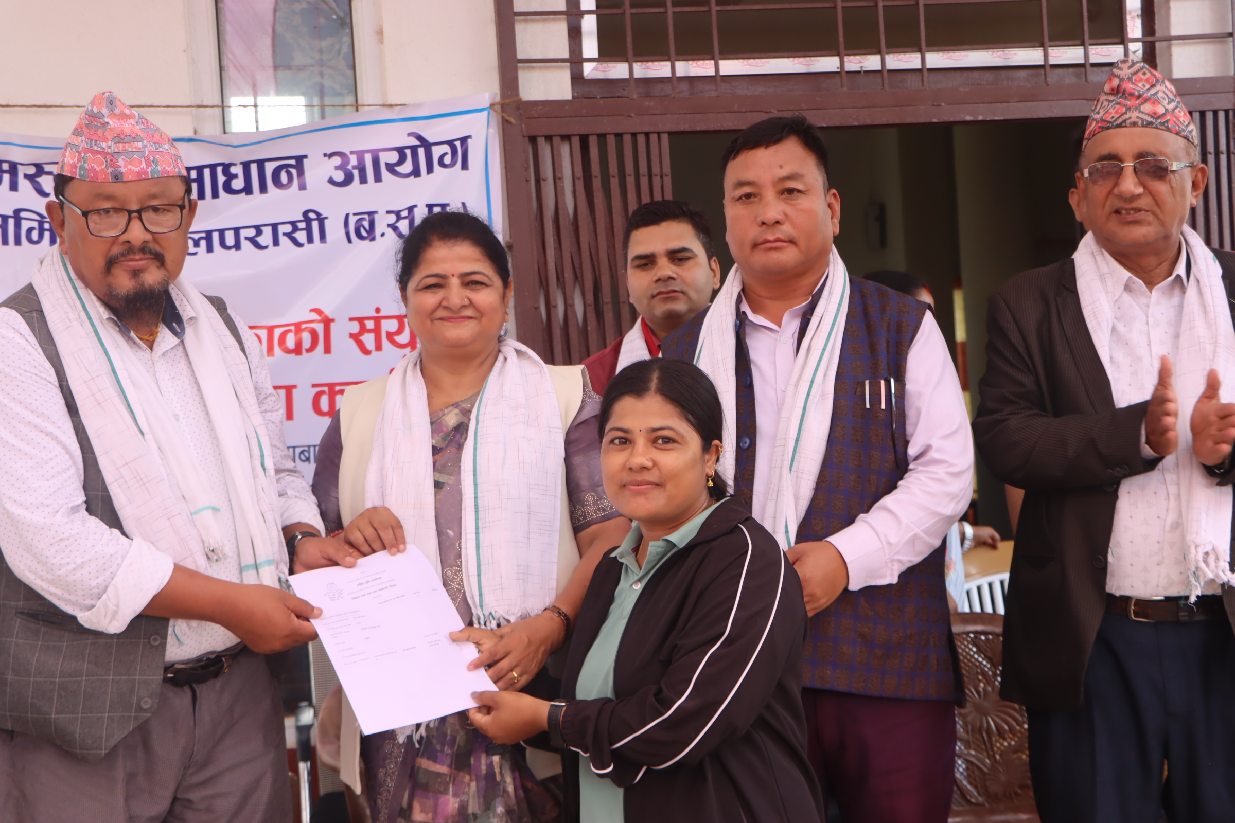 सुनवल वडा नम्बर १० का ३४३ अव्यवस्थित बसोबासीलाई निस्सा वितरण