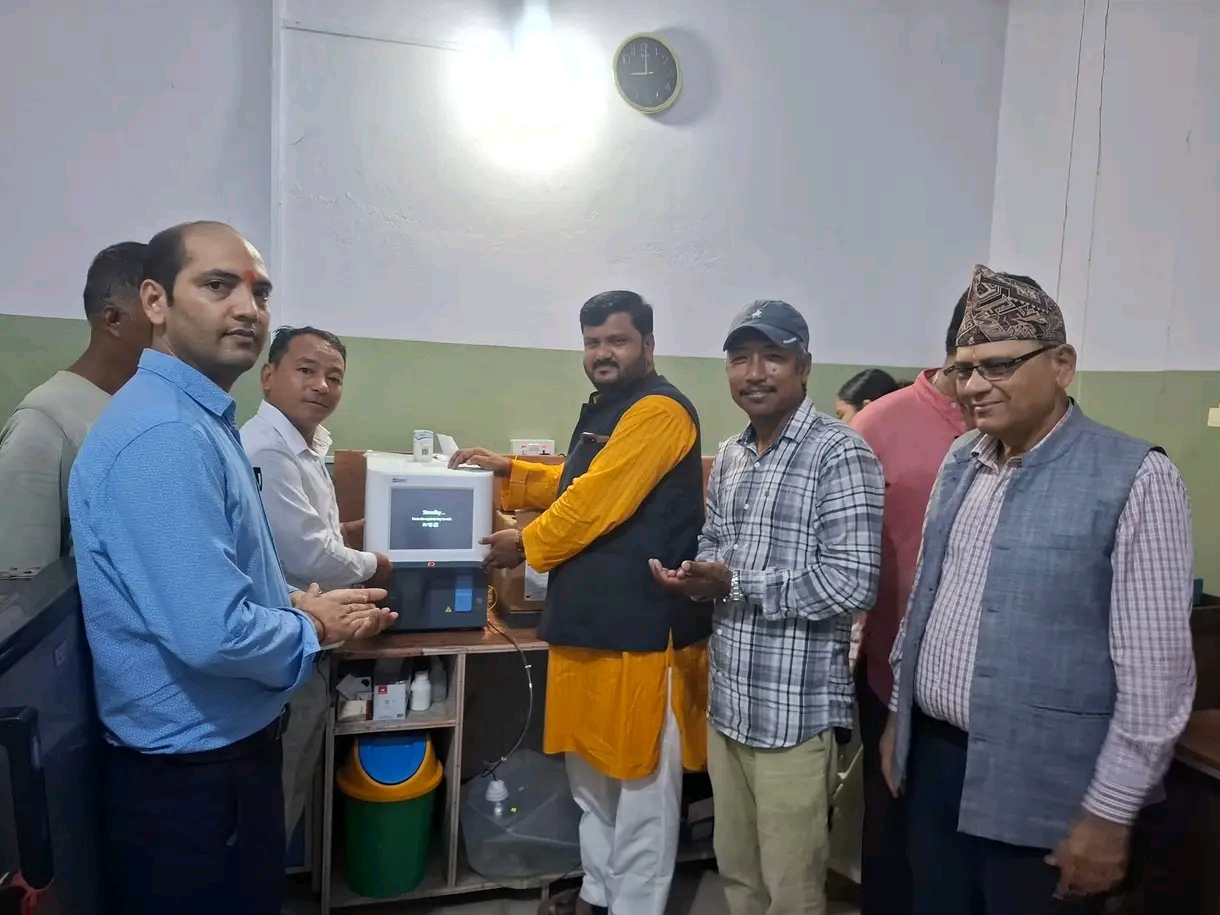 सहिद स्मृति अस्पताललाई प्रतापपुर गाउँपालिकाद्वारा हेमाटोलोजी मेसिन उपलब्ध